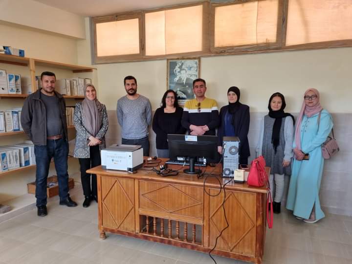 جمعية ملتقى المرأة تسلم جهاز حاسوب وآلة الطابعة للهيئة